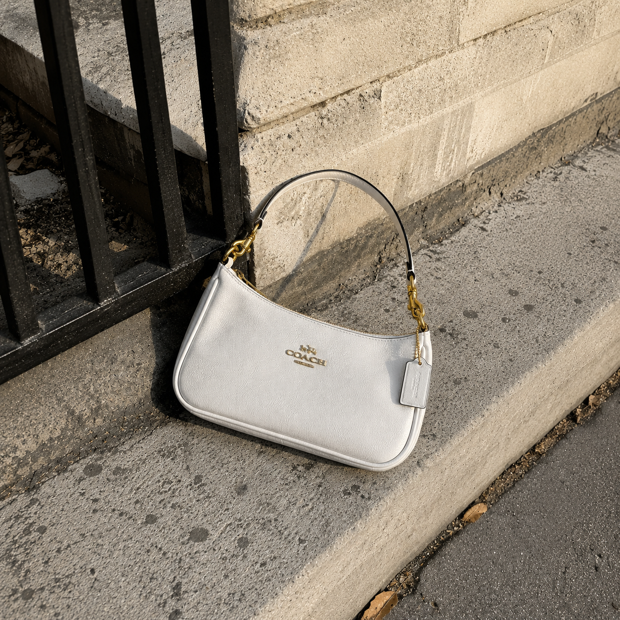 Coach White leather Handbag